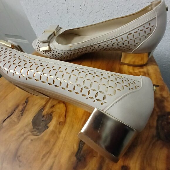 UEC Dana Buchman Peep toe with gold buckle sz 7.5 - Picture 11 of 11